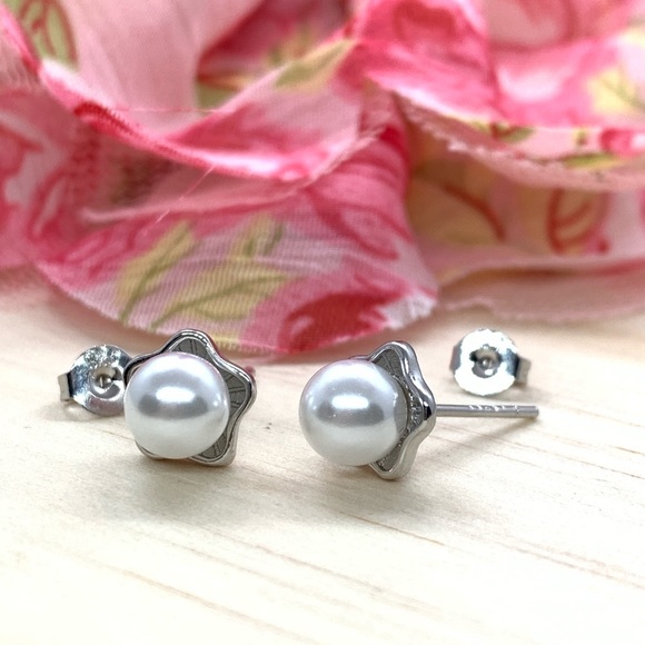 🌟Sterling Silver 925 Faux Pearl Stud Earrings - Picture 3 of 4